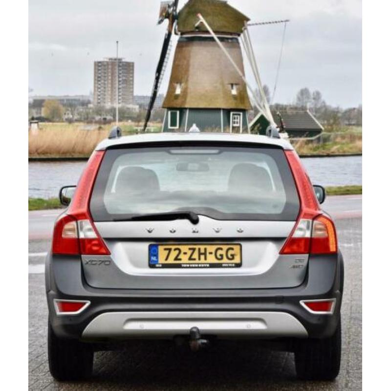 Volvo XC70 2.4 D5 Momentum Automaat, Leder, Volledig dealer