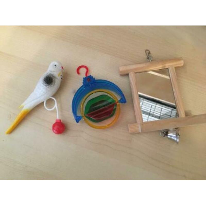 Pakketje kleine vogel: Snack, Speeltjes, Nestmateriaal etc.