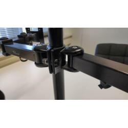 Stevige dubbele monitorarmen