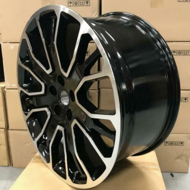 Nieuwe set 21'' Range Rover velgen evt met banden leverbaar