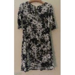 Alan Red zwart wit bloemen jurk maat S