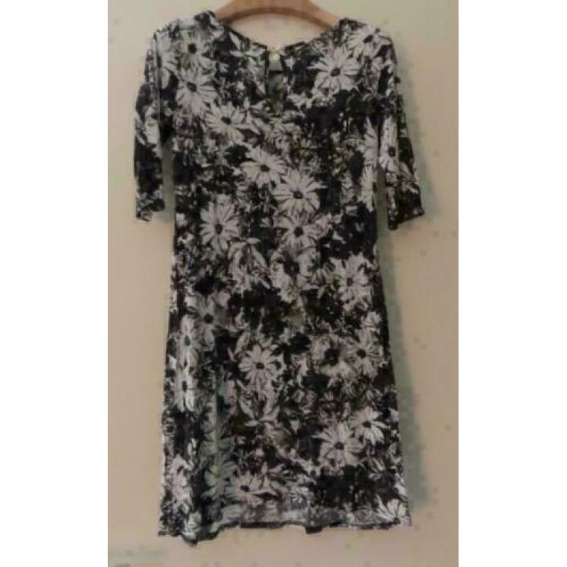 Alan Red zwart wit bloemen jurk maat S