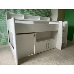 Halfhoogslaper met bureau Swan met matras