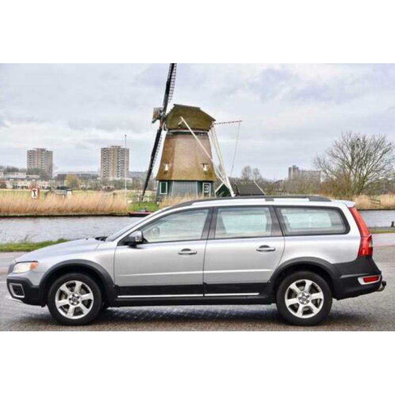 Volvo XC70 2.4 D5 Momentum Automaat, Leder, Volledig dealer