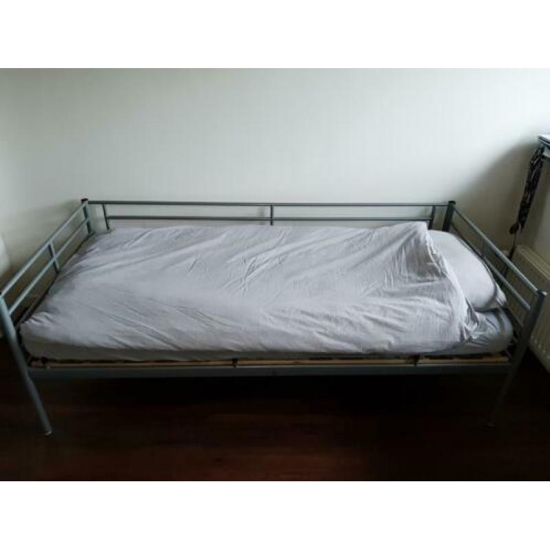 Zilverkleurig 1 persoonsbed+matras+lat.bodem Ikea unisex