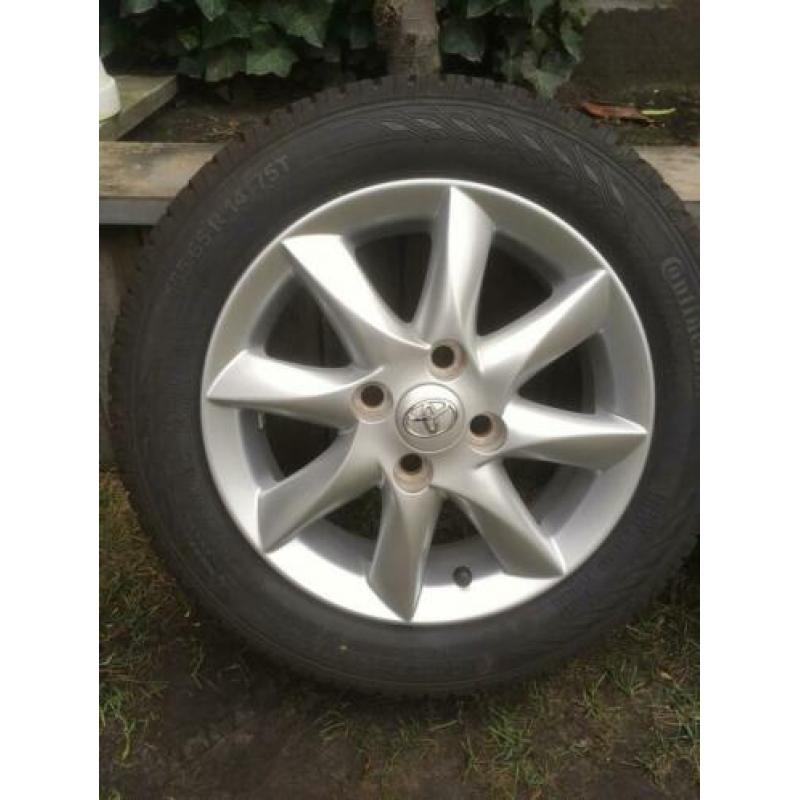Nieuwe 14” originele toyota aygo velgen + banden 4x100
