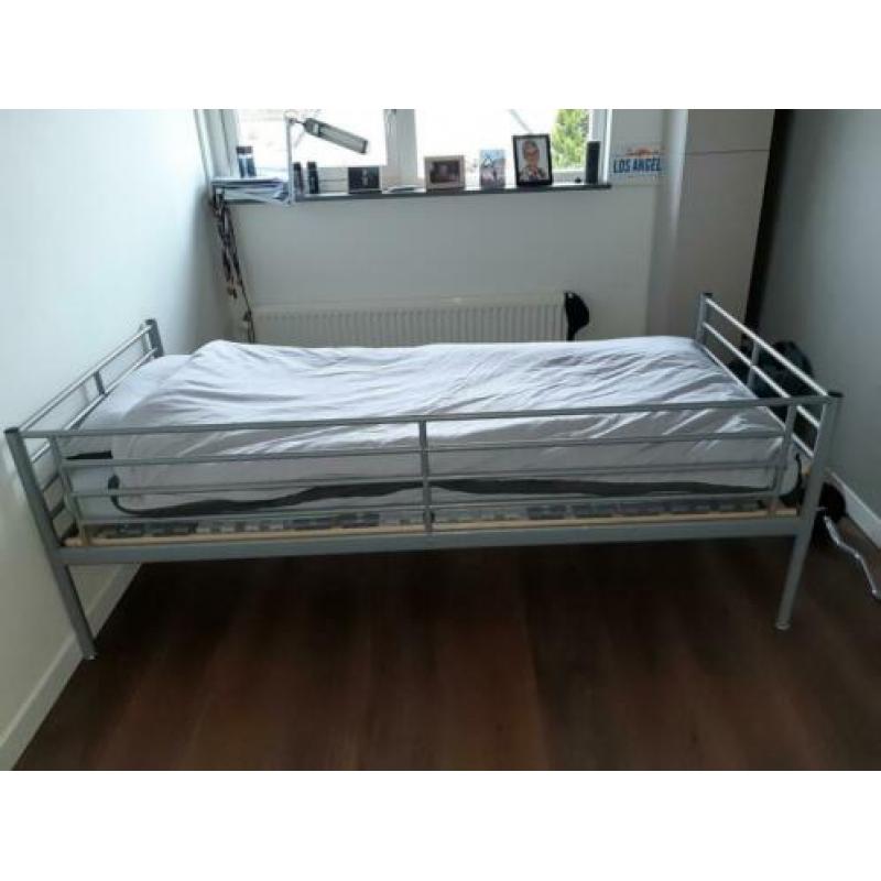 Zilverkleurig 1 persoonsbed+matras+lat.bodem Ikea unisex
