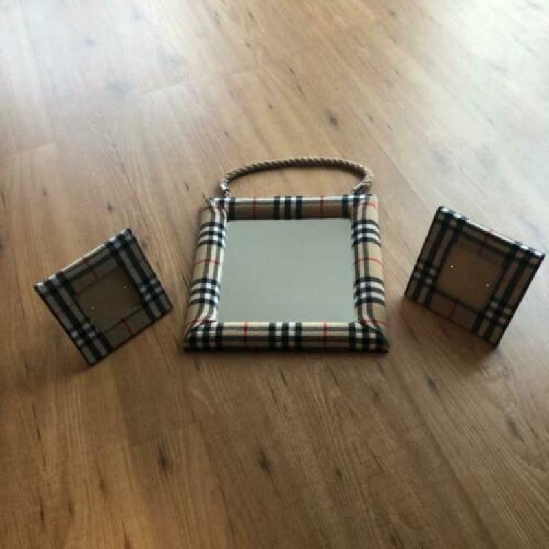 burberry lijstjes en spiegel met originele burberry stof