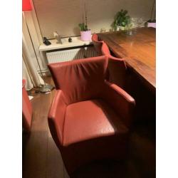 6 lederen stoelen + tafel