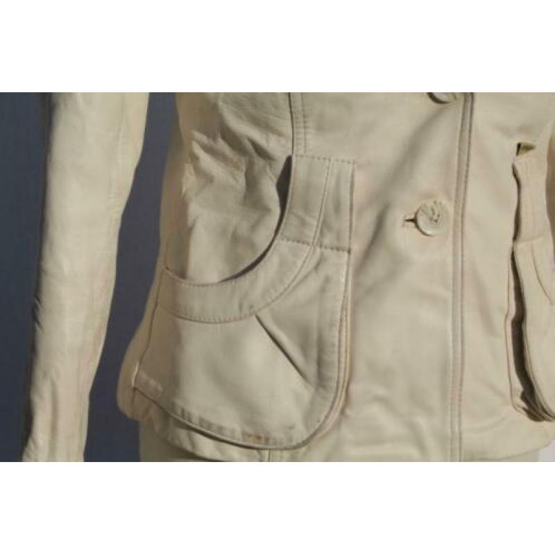 Stoere cremekleurige leren damesjasje.Mt XS.Max 'n Djune
