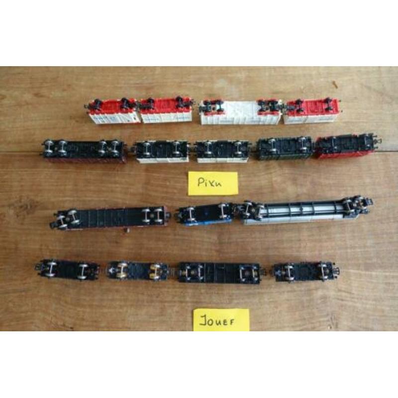 16 stuks Piku en Jouef wagons. Circuswagon