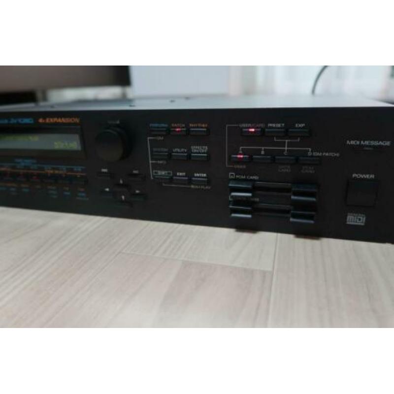 Roland JV-1080 met 4 (!) expansion boards