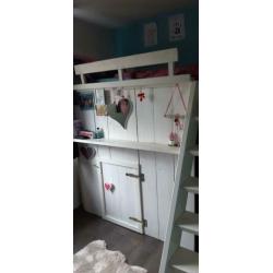 Kinder- meiden bed/ hoogslaper
