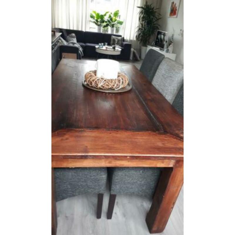 Teakhouten, koloniale eettafel