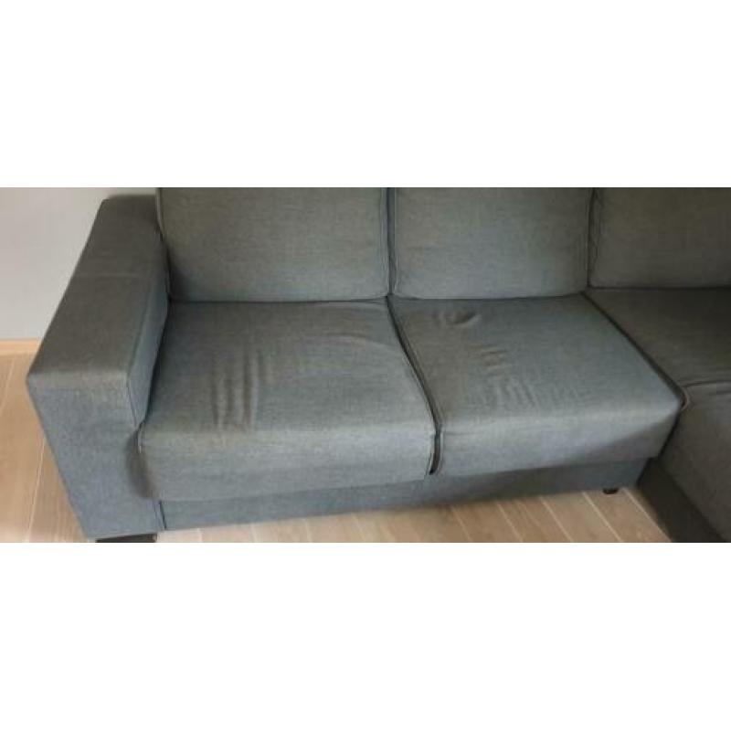 grijze stoffen hoekbank met longchair (rechts) Woood
