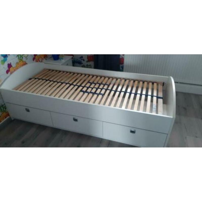 Eenpersoonsbed met lattenbodem