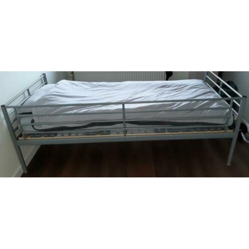 Zilverkleurig 1 persoonsbed+matras+lat.bodem Ikea unisex