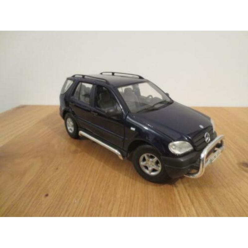 Mercedes-Benz ML320 Maisto 1:18