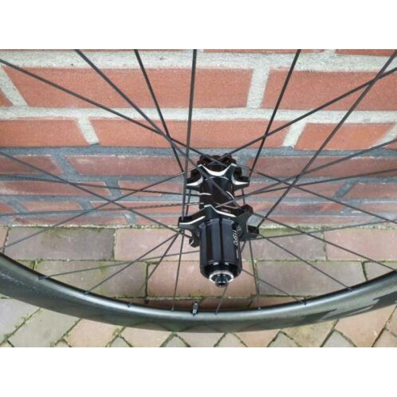 Zipp 404 Firecrest Clincher Tubeless Disc Carbon Wielset