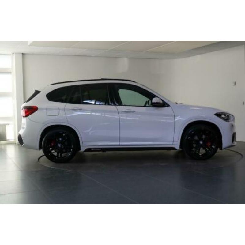 BMW X1 1.8i sDrive High Executive M Sport / 19 Inch velgen /