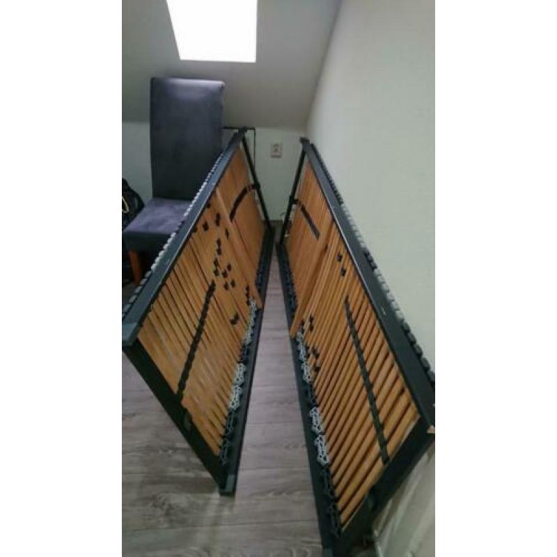 Twee lattenbodems 0.80x2.10