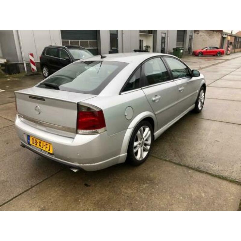 Opel Vectra GTS 2.2-16V Executive