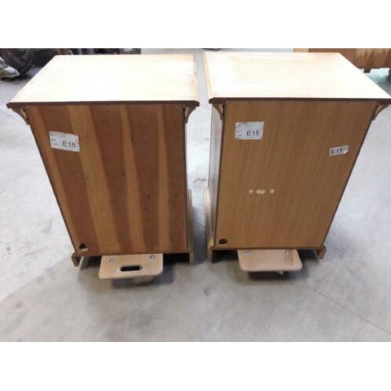 2 kastjes met glas deurtjes, blank eiken hout