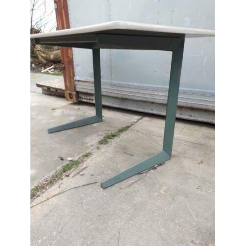 Friso Kramer schooltafel /Ahrend cirkel / vintage bureau