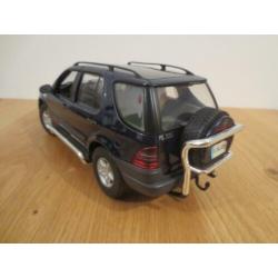 Mercedes-Benz ML320 Maisto 1:18