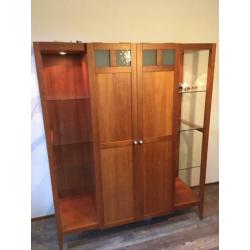 Kast met vitrines en verlichting