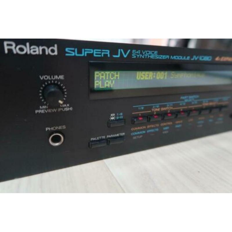 Roland JV-1080 met 4 (!) expansion boards