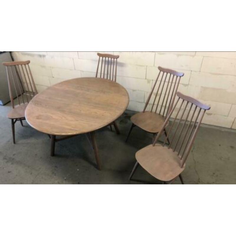 4 Vintage Luigi Ercolani design spijlenstoelen met tafel