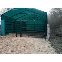 Mobiele schuilstal 6.45 x 4.25 mtr. € 1275,00
