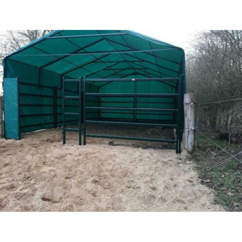 Mobiele schuilstal 6.45 x 4.25 mtr. € 1275,00
