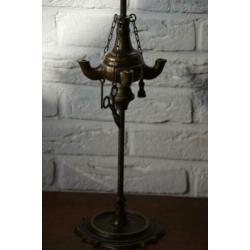 Mooie oude Oosterse olielamp van brons en koper.