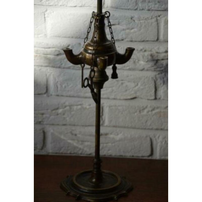 Mooie oude Oosterse olielamp van brons en koper.