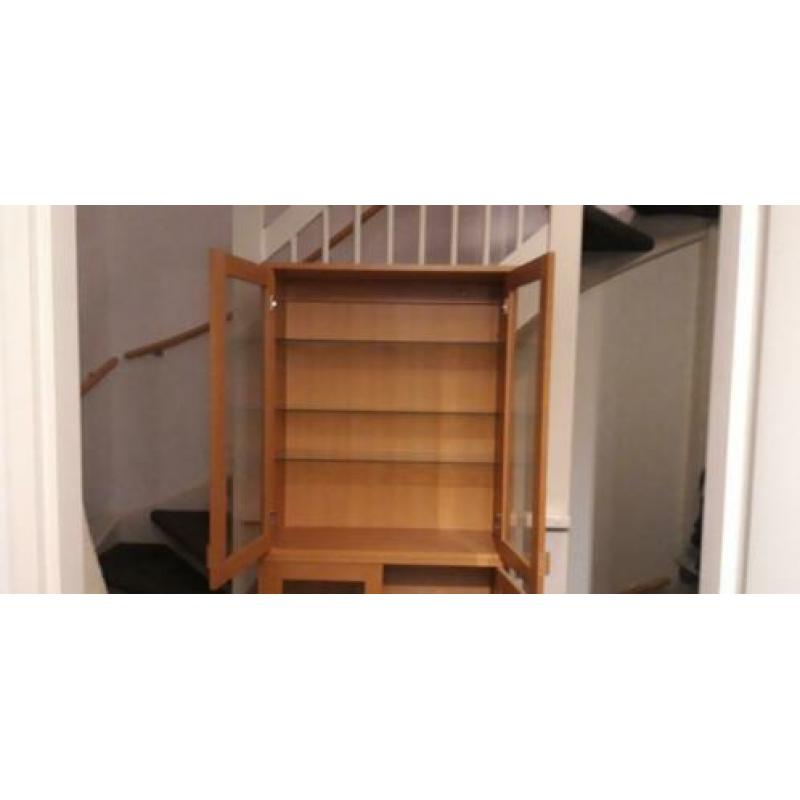 2 vitrine kasten de maten zijn 80.bij 92 en 28 diep