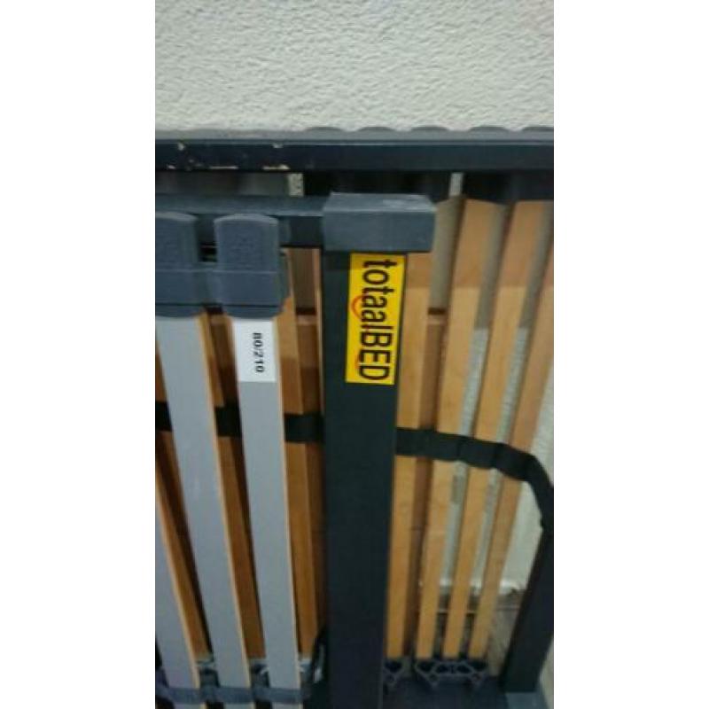 Twee lattenbodems 0.80x2.10