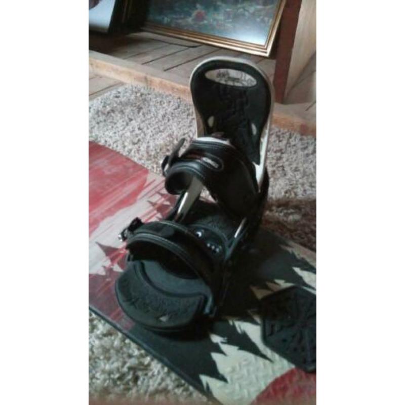 Burton 154W wide snowboard met bindingen