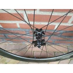 Zipp 404 Firecrest Clincher Tubeless Disc Carbon Wielset