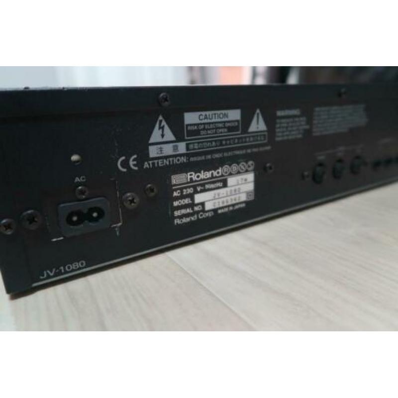 Roland JV-1080 met 4 (!) expansion boards
