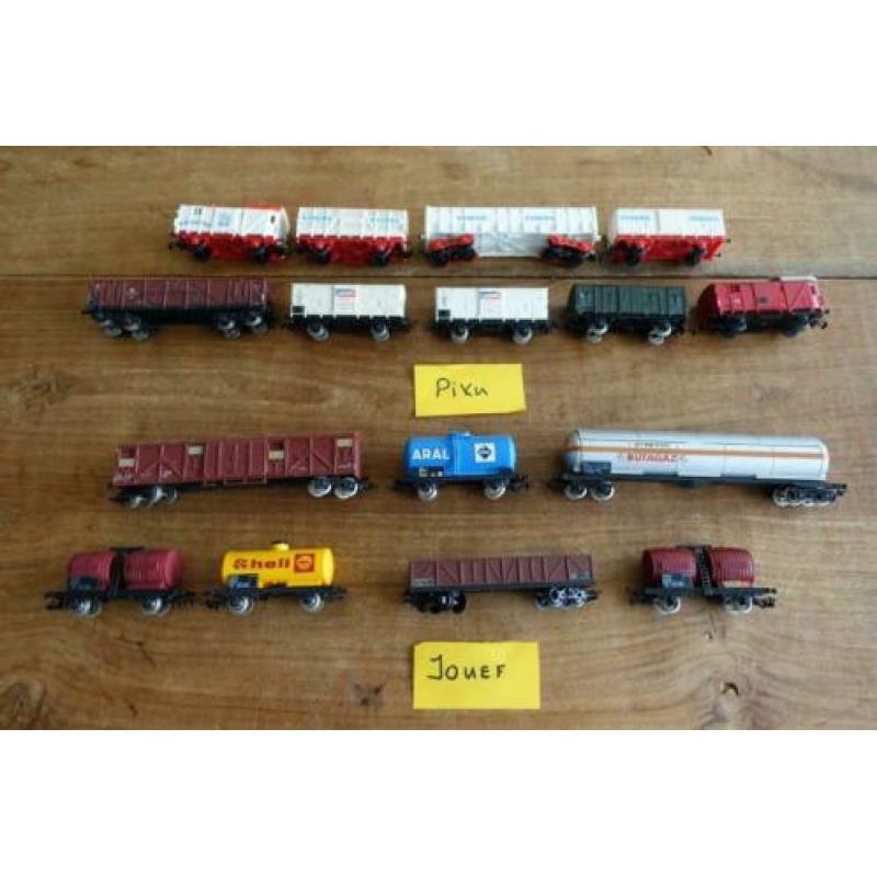 16 stuks Piku en Jouef wagons. Circuswagon