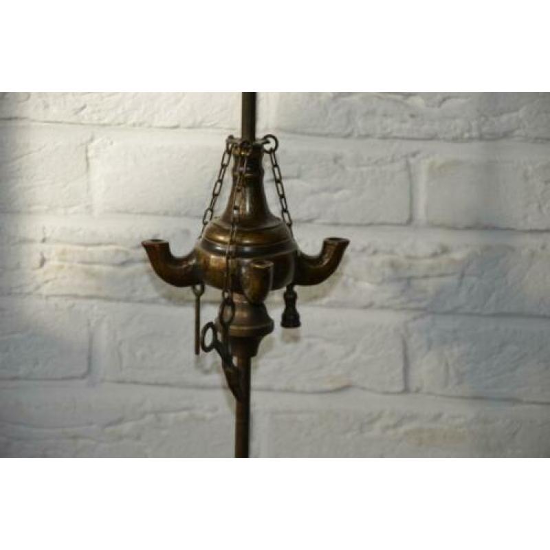 Mooie oude Oosterse olielamp van brons en koper.