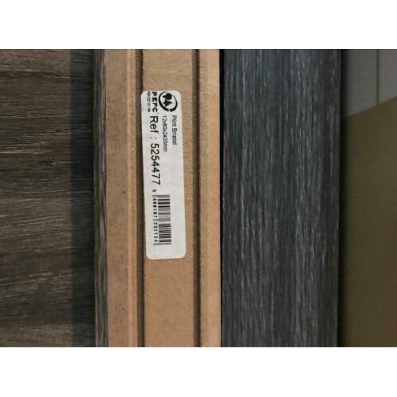 4 pak laminaat nieuw + hoge plint 12 stuks
