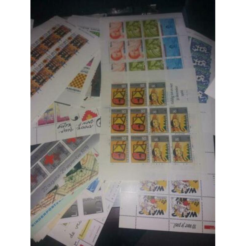 NEDERLAND 240 blokken en velletjes postfris . Vandaag 82,50