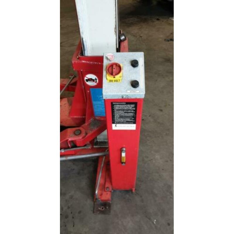 1 koloms hefbrug 2500 KG Orlandini