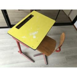 Vintage/Retro Schoolbank/tafel en Stoel