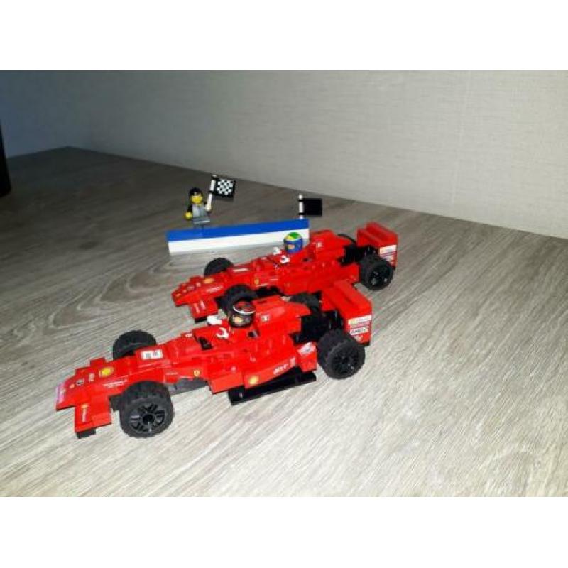 2 Ferrari s