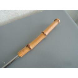 Vintage schoenlepel met rotan handvat
