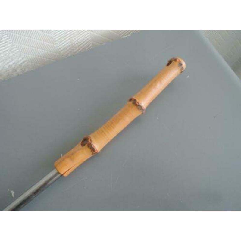 Vintage schoenlepel met rotan handvat